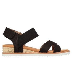 Bobs dessert kiss memory foam sandals from Sketchers -never been worn